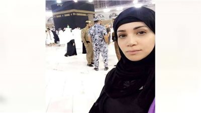 كل إنسان حر بقناعاته.. ديانا حداد تعلق على تداول صورتها أثناء أداء العمرة