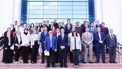 وزير الاتصالات يتابع الموقف التنفيذى لمشروعات مركز الابتكار التطبيقى