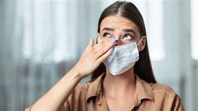 طبيبة عيون تحذر من احتمال فقدان البصر بعد الإصابة بكورونا في هذه الحالة