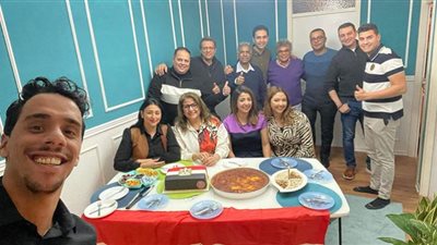 شاهد.. بيت العائلة المصرية في ألمانيا يحتفل بعيد الشرطة على طريقتهم الخاصة