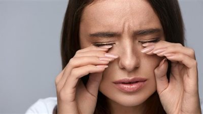 علامات في الأذنين والرأس والعينين تشير إلى إصابتك بعدوى أوميكرون