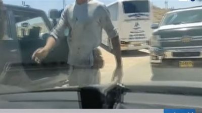 (فيديو) مستوطنون يعتدون على طاقم قناة الغد في منطقة 
