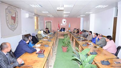 جامعة سوهاج تبحث مع الهيئة القومية لتعليم الكبار استعدادات امتحانات يناير لمحو الأمية