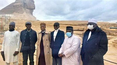 وزير الإعلام والثقافة والسياحة بنيجيريا يزور أهرامات الجيزة