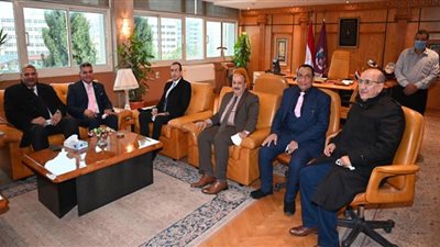 رئيس جامعة الفيوم يستقبل أعضاء اللجنة العلمية الدائمة للترقي