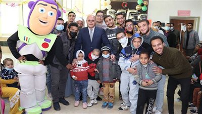 طلاب من أجل مصر بجامعة سوهاج تنظم زيارة لمعهد الأورام