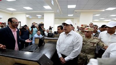 مدبولي يتفقد مشروعي مجمع الخدمات الحكومية ومجمع الخدمات الزراعية بالدقهلية