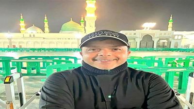 شاهد.. محمد هنيدي يشارك جمهوره بصوره له داخل المسجد النبوي