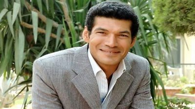 مع ارتفاع درجة الحرارة| باسم سمرة يمازح جمهوره بصورة من فيلم بيبو وبشير