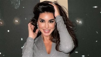 ياسمين صبري تتألق بالأسود ومتابع: 