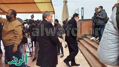 كرم جبر ومحمود مسلم يشاركان في جنازة الكاتب ياسر رزق
