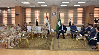 محافظ الشرقية يستقبل مدير جمعية المحاربين القدماء وضحايا الحرب