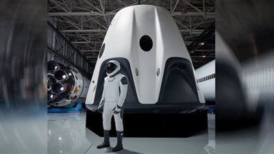 أمريكي يكشف سر تنازله لصديقه عن رحلة مجانية للفضاء