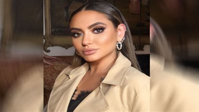 بميني جيب وبطن مكشوف.. لمى كتكت تتألق في العرض الخاص لفيلم 