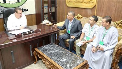 محافظ المنوفية يوجه بحل مشكلة الكهرباء والصرف الصحى بقرية بنى غريان