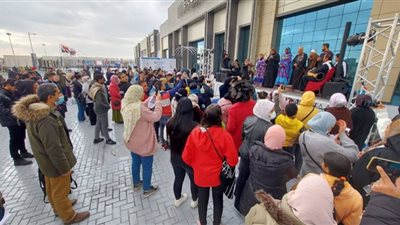 صور وفيديو.. فرقة النيل للموسيقى الشعبية تشعل أجواء معرض الكتاب بالغناء والرقص