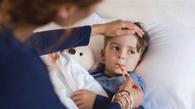 مهم في الشتاء.. طرق الوقاية من انخفاض الحرارة عند الأطفال