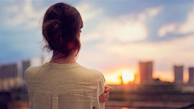 كارثة.. العُزلة الاجتماعية تزيد خطر الإصابة بمرض لا علاج له