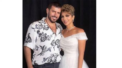 شـاهد| قبلة أصالة لزوجها فائق حسن بحفل joy Awards 2022