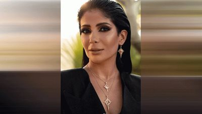 (فيديو) منى زكي في تعليقها على فيلم أصحاب ولا أعز: معنديش أسرار رهيبة أخبيها