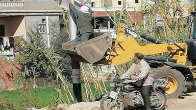 حملات مُكثفة بمراكز ومدن الشرقية لرفع وإزالة الإعلانات واللوحات غير المرخصة