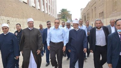 محافظ الشرقية يتفقد لجان إمتحانات الثانوية الأزهرية بمعهد الصفوة النموذجي