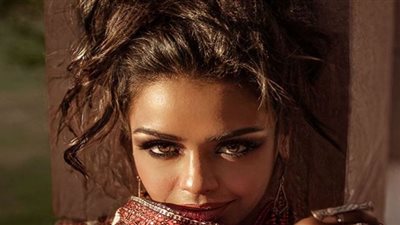 شاهد.. أسماء أبو اليزيد تبهر متابعيها بفستان مجسم في حفل Joy Awards