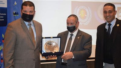 احتفالا باليوم العالمي للجمارك.. دراسة ربط منصة «نافذة» المصرية بالمنظومات السعودية والإماراتية