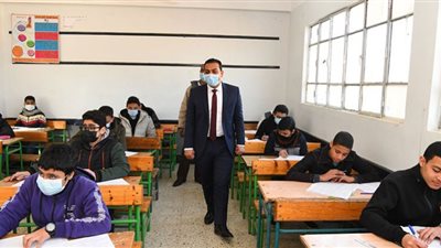 نائب محافظ قنا يتابع انتظام سير امتحانات الشهادة الإعدادية للفصل الدراسى الأول