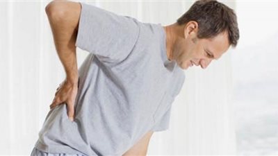 خبيرة تكشف عن أفضل وضعية للنوم لمن يعانون من آلام الظهر