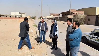 رئيس جهاز خليج السويس تتفقد أعمال الطرق بتوسعات المنطقة الصناعية بعتاقة