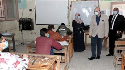 محافظ بني سويف يتفقد لجان امتحانات الفصل الدراسي الأول للشهادة الإعدادية