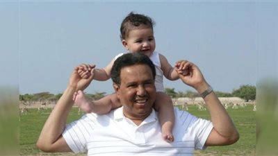 فيديو يكشف مفاجأة بشأن نوع وسعر موبايل محمد عبده