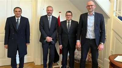 السفير المصري في الدانمارك يبحث مع رئيس هيئة الطاقة تبادل الخبرات