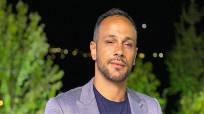 محمد عطية لا يعترف بالفن النظيف(تفاصيل)
