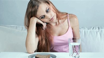 منها المايونيز.. طبيبة تحذر من أطعمة أكلها يوميًا يدمر الكبد ويسبب الوفاة