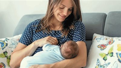 فوائد الرضاعة الطبيعية للأم وحديثي الولادة