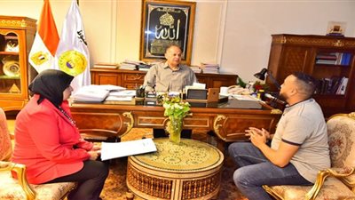 محافظ أسيوط يشيد بفريق عمل منظومة الشكاوى الموحدة التابعة لـ