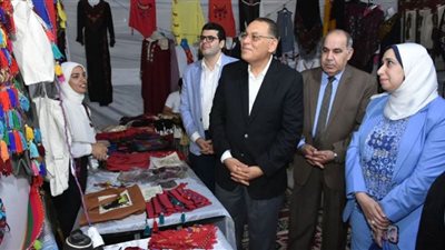 محافظ الشرقية يتفقد المعرض الأول 