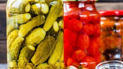 نوع مخلل يضاعف خطر الإصابة بسرطان المعدة.. تقرير يكشف كارثة