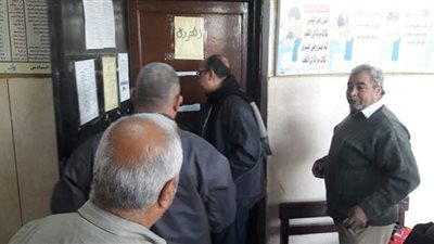 وكيل إدارة المنشاه التعليمية يتفقد مركز توزيع الأسئلة للشهادة الإعدادية