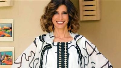 نصائح أمينة شلباية لاختيار لون البودر وتثبيت كريم الأساس والكونسيلر (تفاصيل)