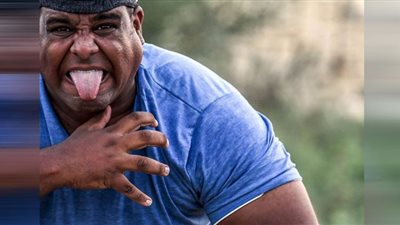 الرجل الخارق المصارع أشرف كابونجا يسحب 6 عربات مترو أنفاق بوزن 220 طنًا عصر اليوم