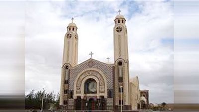 كهنة كنيسة مارجرجس بعين شمس يترأسون القداس الاسبوعي الاول بعد قرار وقف الانشطة