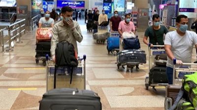 إنفوجراف.. إجراءات جديدة لسفر المصريين إلى الخارج بسبب أوميكرون بعدد من الدول