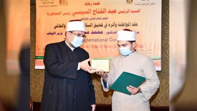 وزير الأوقاف يكرم أوائل مسابقة الكتاب والمؤلفين والمصادر العلمية