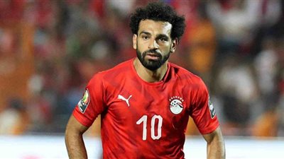 شاهد..مشجع كوري بقميص محمد صلاح في مباراة مصر وكوريا الجنوبية