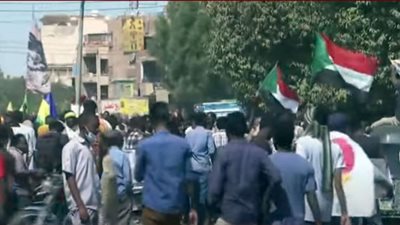 أخبار السودان.. المتظاهرون يتجهون نحو القصر الرئاسي في مليونية 30 يناير (فيديو)