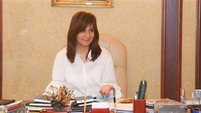 نبيلة مكرم: هدفنا تدريب وتأهيل الشباب والحفاظ على حقوقهم في الهجرة الآمنة