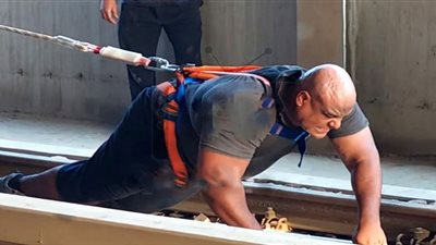 شاهد.. فيديو سحب أشرف كابونجا لـ 6 عربات مترو أنفاق